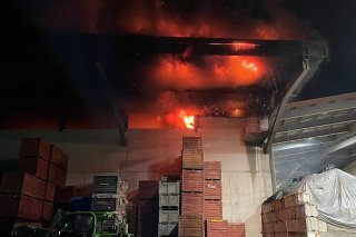 Le feu a provoqué un important dégagement de fumée (police cantonale Fribourg).